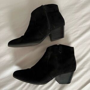 Old Navy 9 Black Ankle Boots
